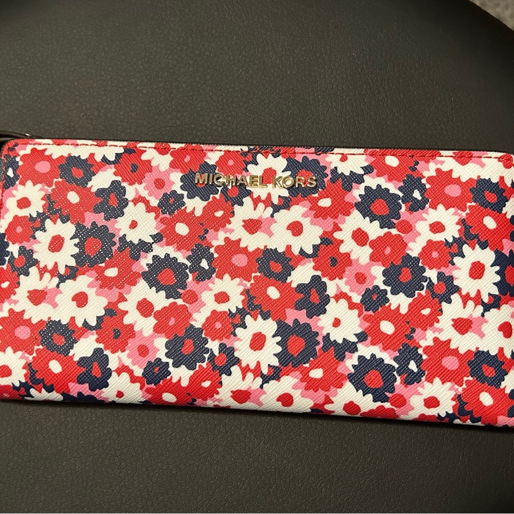 Michael Kors slim wallet